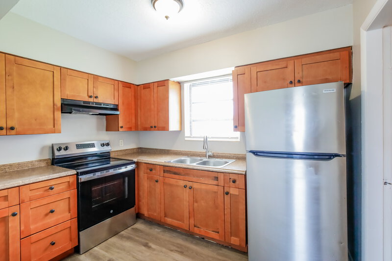 3,000/Mo, 3270 NW 177th Terrace Miami Gardens, FL 33056 Kitchen View