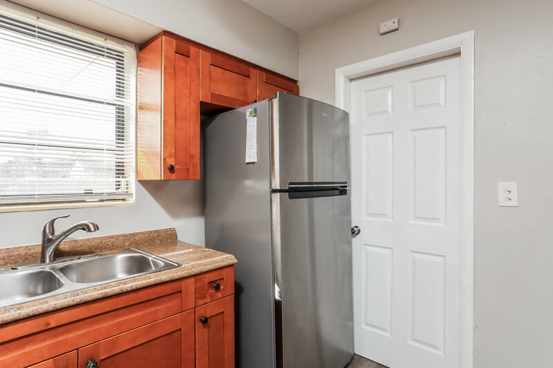 2,715/Mo, 3270 NW 177th Terrace Miami Gardens, FL 33056 Kitchen View 2