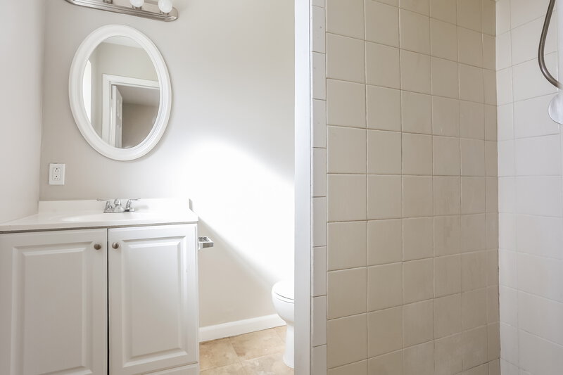 2,715/Mo, 3270 NW 177th Terrace Miami Gardens, FL 33056 Main Bathroom View