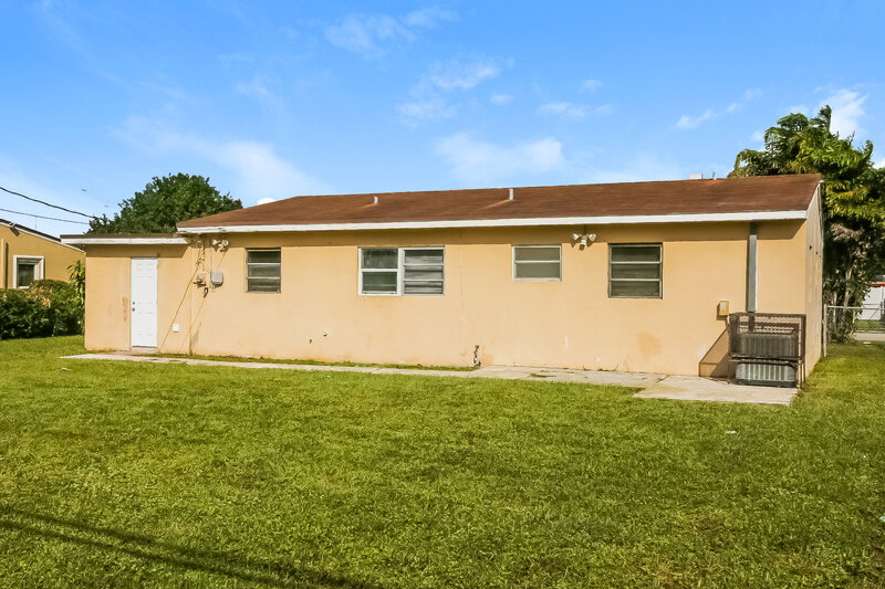 2,715/Mo, 3270 NW 177th Terrace Miami Gardens, FL 33056 Rear View