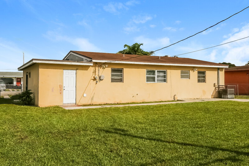 2,715/Mo, 3270 NW 177th Terrace Miami Gardens, FL 33056 Rear View 2