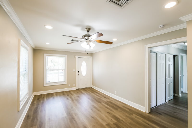 2,020/Mo, 1249 N 16th Avenue Lake Worth Beach, FL 33460 Living Room View 3