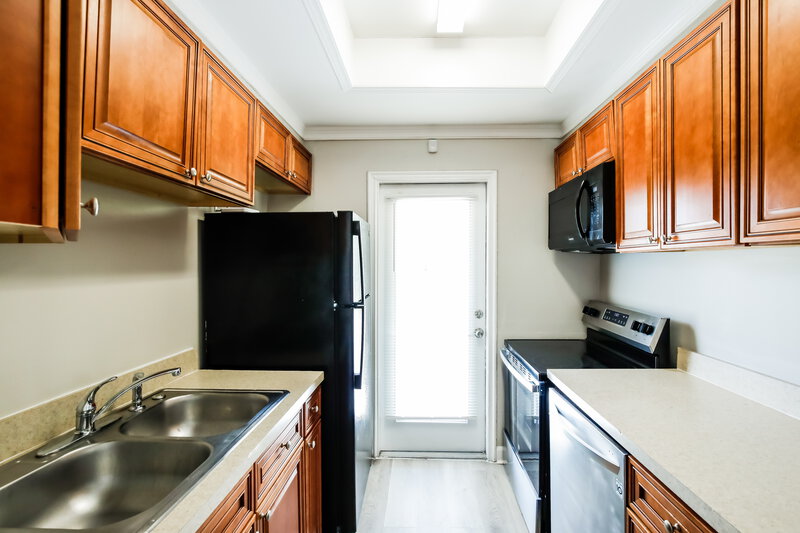 2,020/Mo, 1249 N 16th Avenue Lake Worth Beach, FL 33460 Kitchen View 2