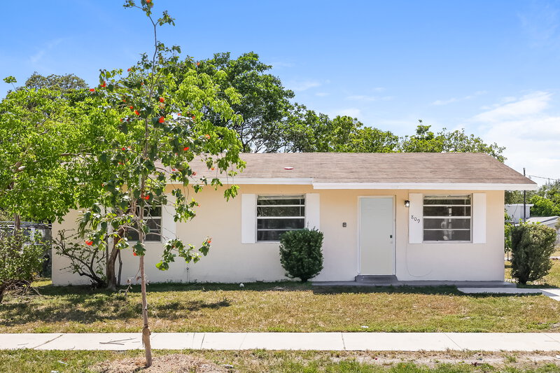 2,145/Mo, 809 NW 2nd Avenue Hallandale Beach, FL 33009 External View