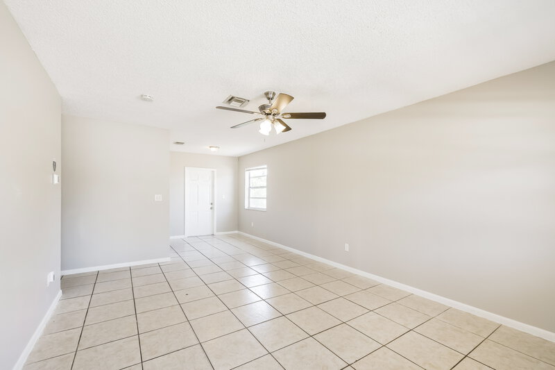 2,295/Mo, 809 NW 2nd Avenue Hallandale Beach, FL 33009 Living Room View