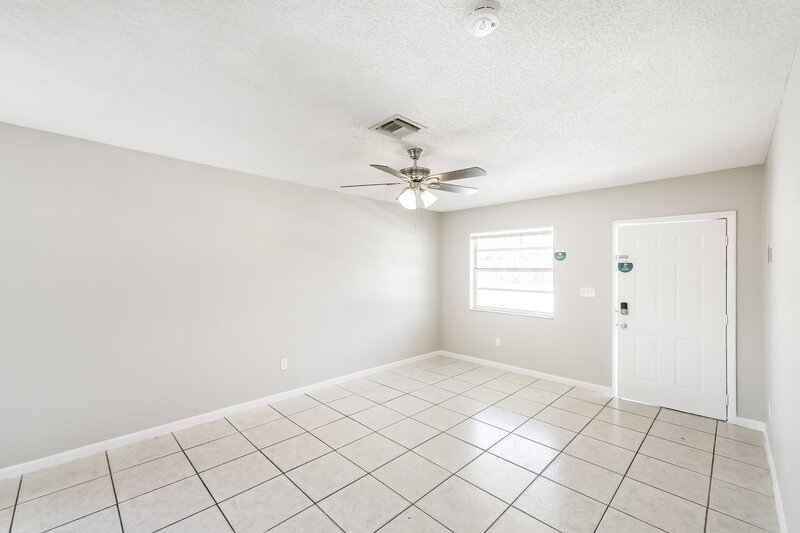 2,295/Mo, 809 NW 2nd Avenue Hallandale Beach, FL 33009 Living Room View 2