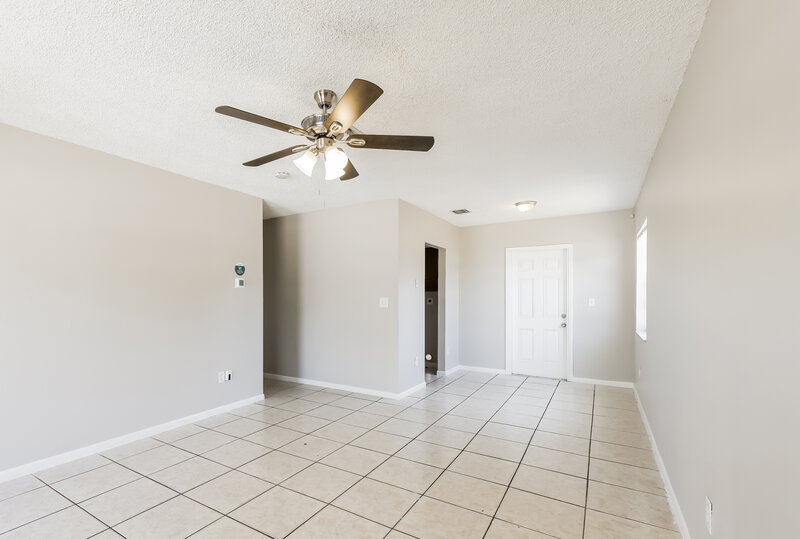 2,295/Mo, 809 NW 2nd Avenue Hallandale Beach, FL 33009 Living Room View 3