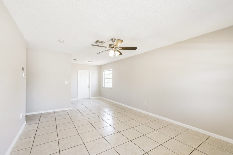 2,295/Mo, 809 NW 2nd Avenue Hallandale Beach, FL 33009 Living Room View 4