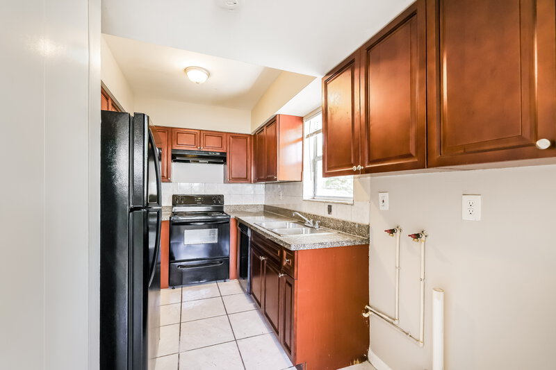 2,295/Mo, 809 NW 2nd Avenue Hallandale Beach, FL 33009 Kitchen View