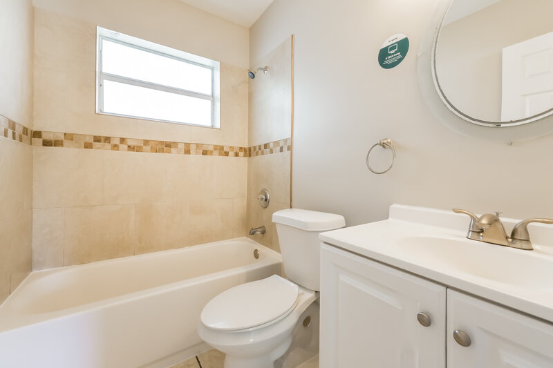 2,295/Mo, 809 NW 2nd Avenue Hallandale Beach, FL 33009 Bathroom View