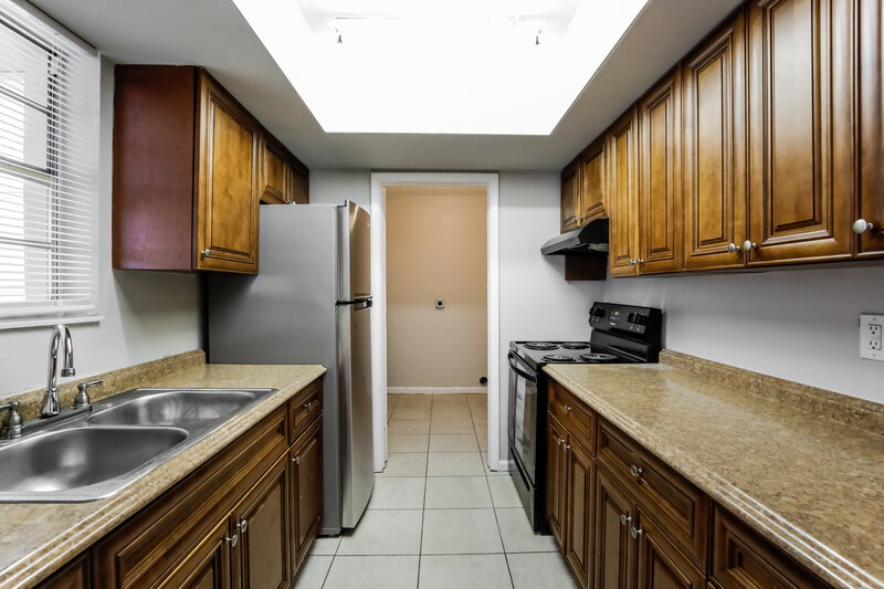 2,040/Mo, 3260 NW 16th Street Lauderhill, FL 33311 Kitchen View