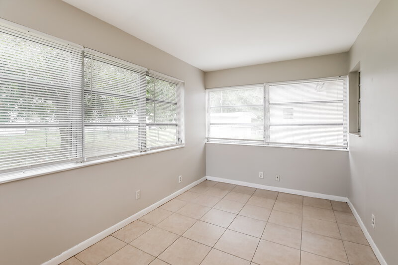 2,040/Mo, 3260 NW 16th Street Lauderhill, FL 33311 Sun Room View