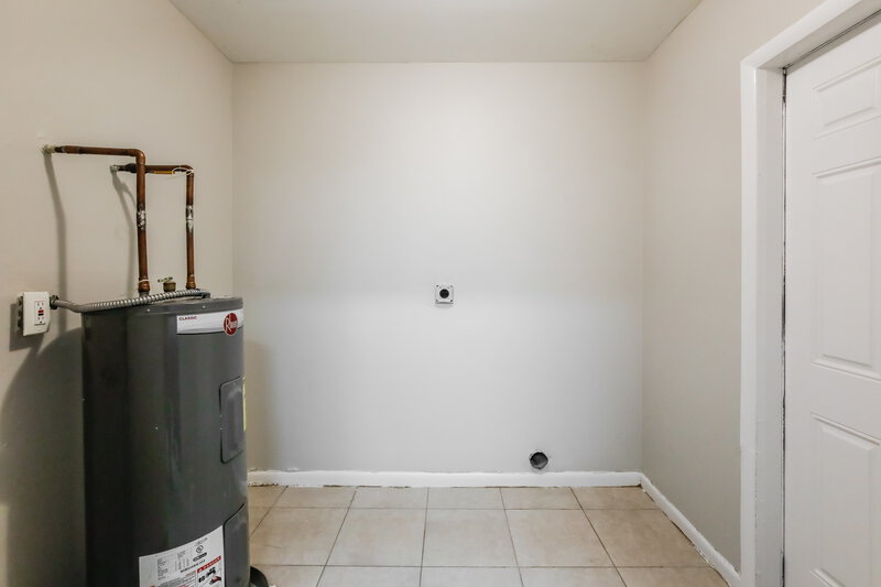 2,040/Mo, 3260 NW 16th Street Lauderhill, FL 33311 Laundry Room View
