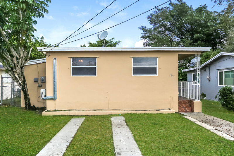 2,575/Mo, 1841 NW 152nd Street Miami Gardens, FL 33054 External View
