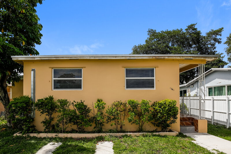 2,390/Mo, 1841 NW 152nd Street Miami Gardens, FL 33054 External View