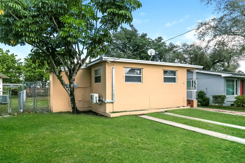 2,575/Mo, 1841 NW 152nd Street Miami Gardens, FL 33054 Front View