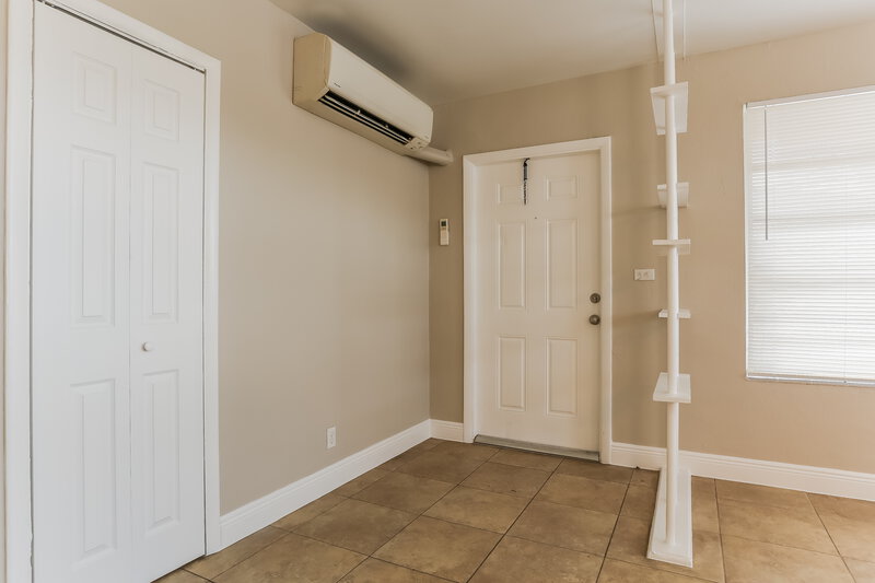 2,575/Mo, 1841 NW 152nd Street Miami Gardens, FL 33054 Foyer View