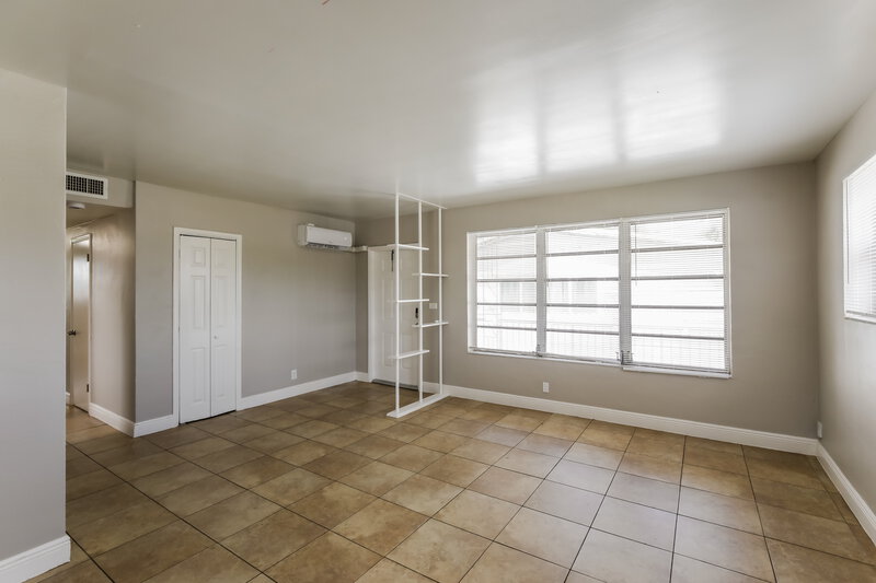 2,390/Mo, 1841 NW 152nd Street Miami Gardens, FL 33054 Living Room View 2