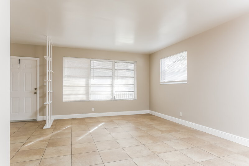 2,575/Mo, 1841 NW 152nd Street Miami Gardens, FL 33054 Dining Room View 2