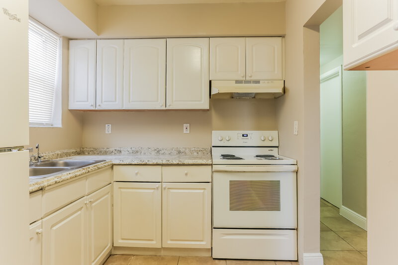 2,575/Mo, 1841 NW 152nd Street Miami Gardens, FL 33054 Kitchen View