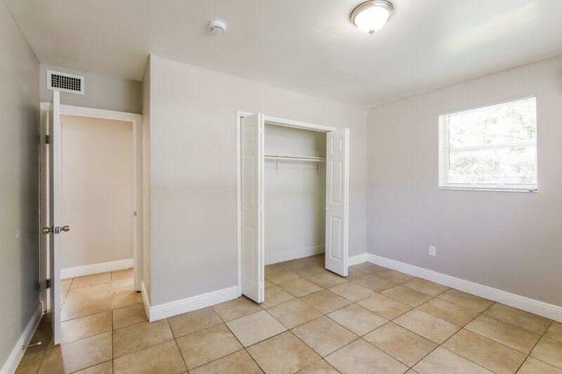2,390/Mo, 1841 NW 152nd Street Miami Gardens, FL 33054 Bedroom View 3