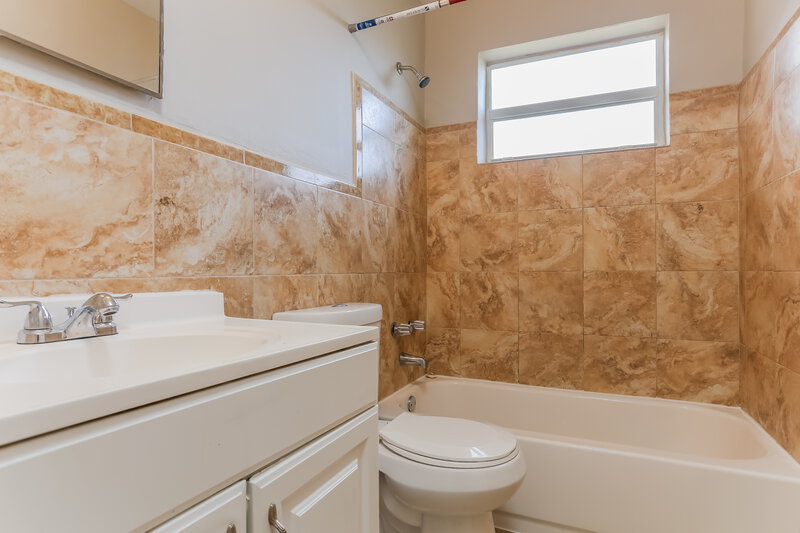2,575/Mo, 1841 NW 152nd Street Miami Gardens, FL 33054 Master Bathroom View