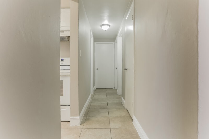 2,575/Mo, 1841 NW 152nd Street Miami Gardens, FL 33054 Hallway View