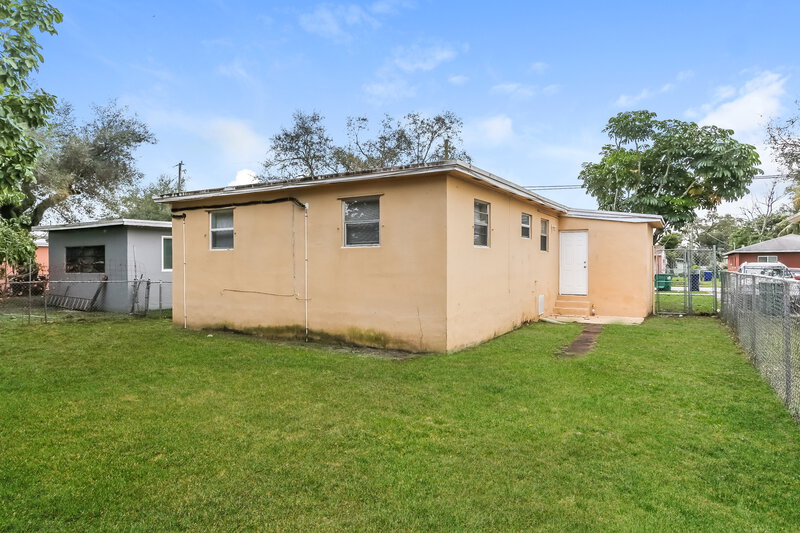 2,575/Mo, 1841 NW 152nd Street Miami Gardens, FL 33054 Rear View 3