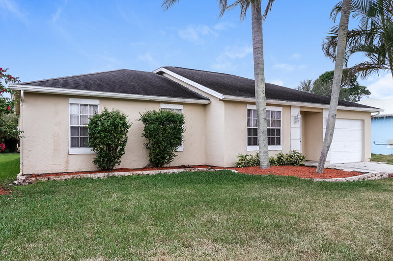 1,960/Mo, 1576 SW Pitts Avenue Port Saint Lucie, FL 34953 Front View 2