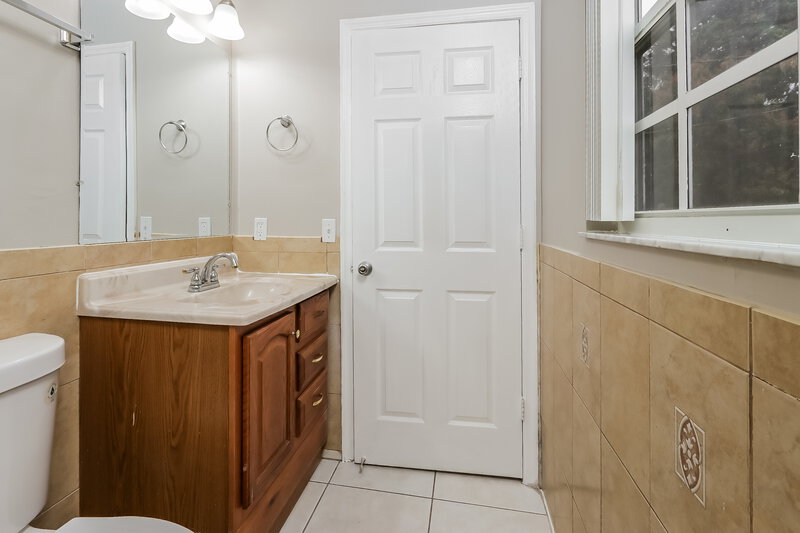 1,960/Mo, 1576 SW Pitts Avenue Port Saint Lucie, FL 34953 Main Bathroom View 2