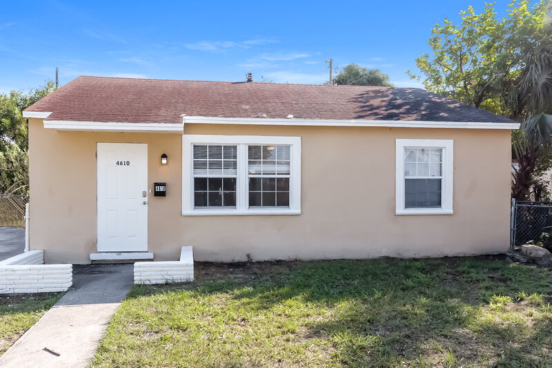 1,850/Mo, 4610 Pinewood Avenue West Palm Beach, FL 33407 External View