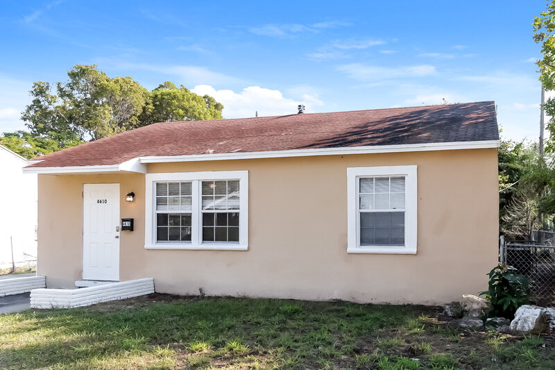 1,850/Mo, 4610 Pinewood Avenue West Palm Beach, FL 33407 Front View