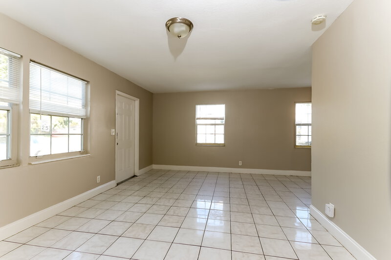 1,850/Mo, 4610 Pinewood Avenue West Palm Beach, FL 33407 Living Room View