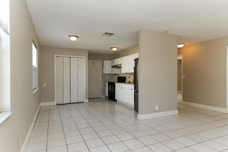 1,850/Mo, 4610 Pinewood Avenue West Palm Beach, FL 33407 Living Room View 2