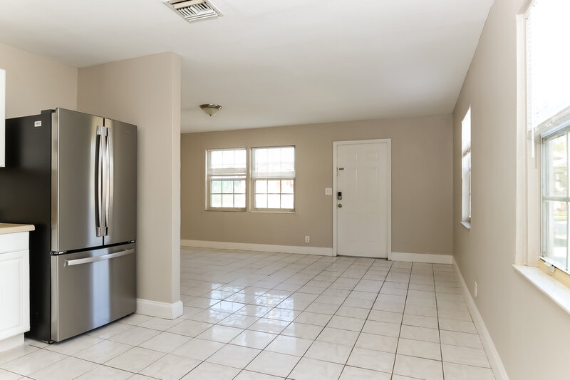 1,850/Mo, 4610 Pinewood Avenue West Palm Beach, FL 33407 Kitchen View