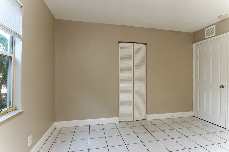 1,850/Mo, 4610 Pinewood Avenue West Palm Beach, FL 33407 Main Bedroom View