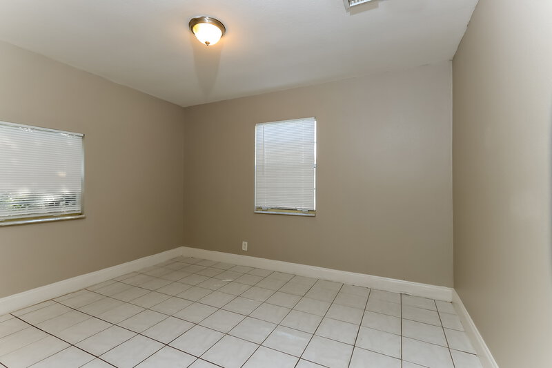 1,850/Mo, 4610 Pinewood Avenue West Palm Beach, FL 33407 Bedroom View 2