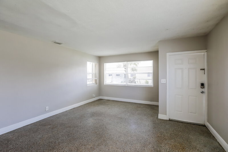 2,110/Mo, 2218 Farragut Street Hollywood, FL 33020 Living Room View