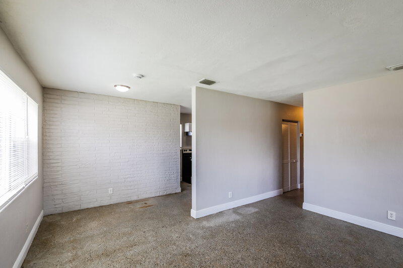 2,110/Mo, 2218 Farragut Street Hollywood, FL 33020 Living Room View 2