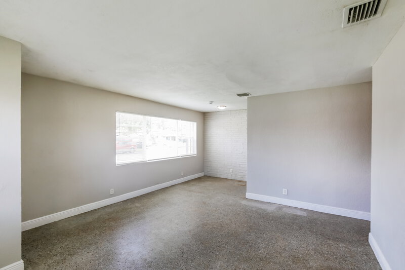 2,110/Mo, 2218 Farragut Street Hollywood, FL 33020 Living Room View 3