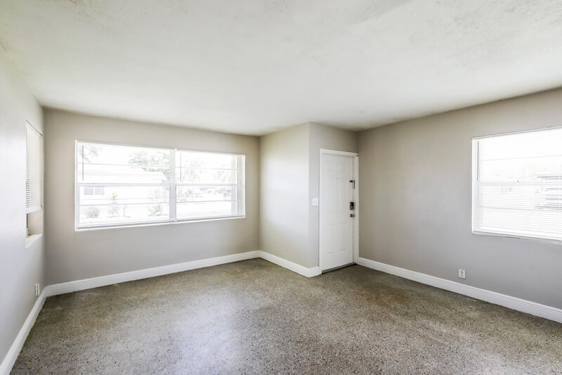 2,110/Mo, 2218 Farragut Street Hollywood, FL 33020 Living Room View 4