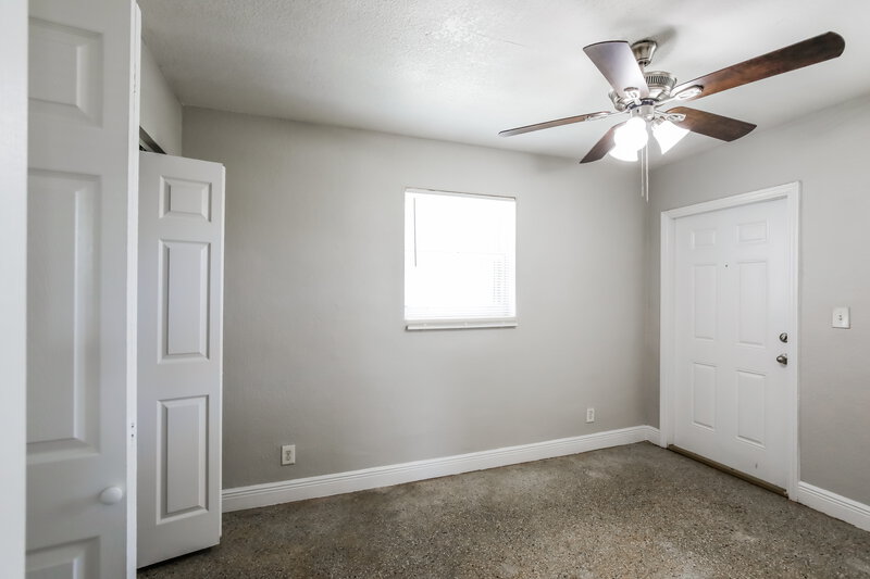 2,110/Mo, 2218 Farragut Street Hollywood, FL 33020 Main Bedroom View