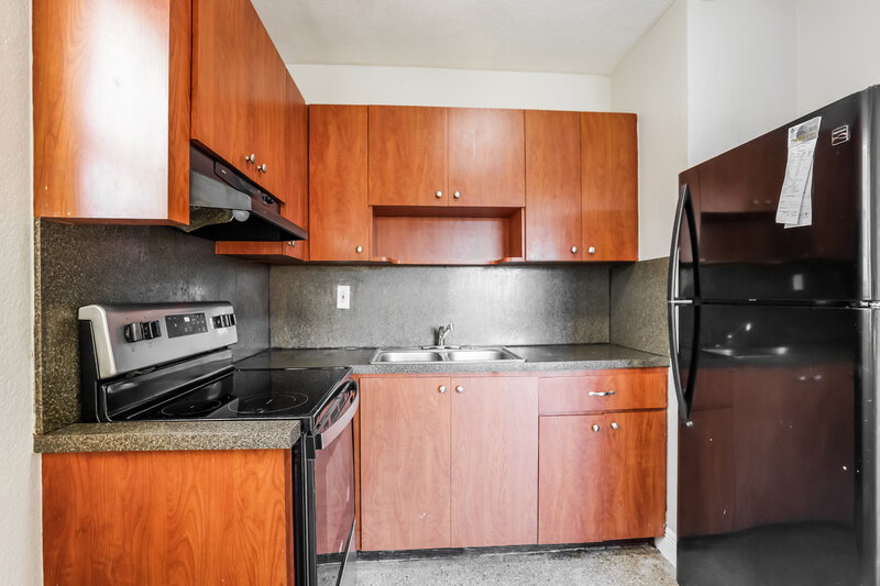 3,190/Mo, 2218 Farragut Street Hollywood, FL 33020 Kitchen View 4
