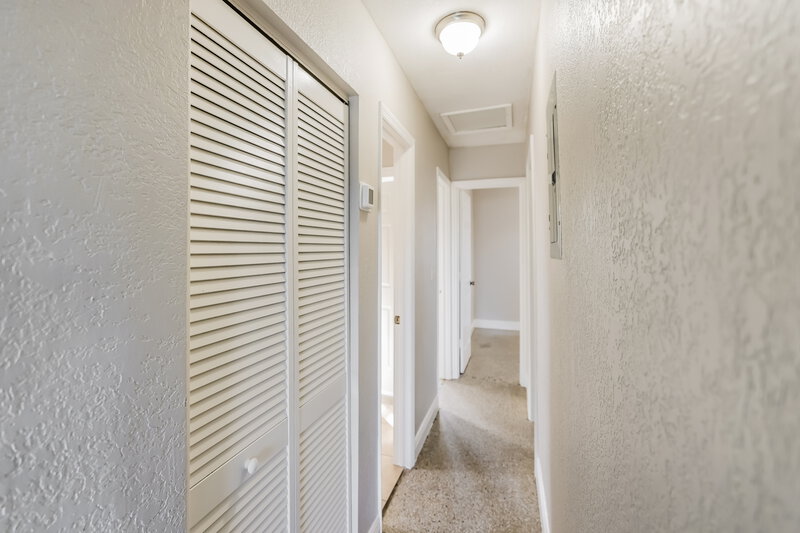 3,190/Mo, 2218 Farragut Street Hollywood, FL 33020 Hallway View 2