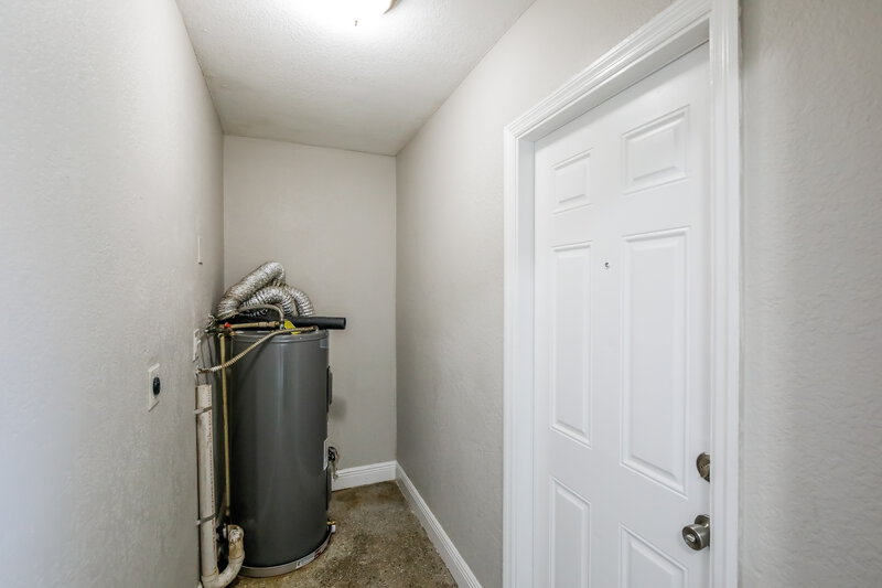 2,110/Mo, 2218 Farragut Street Hollywood, FL 33020 Laundry Room View