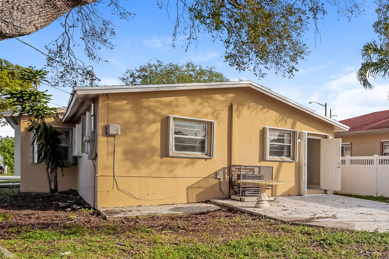 3,190/Mo, 2218 Farragut Street Hollywood, FL 33020 Rear View