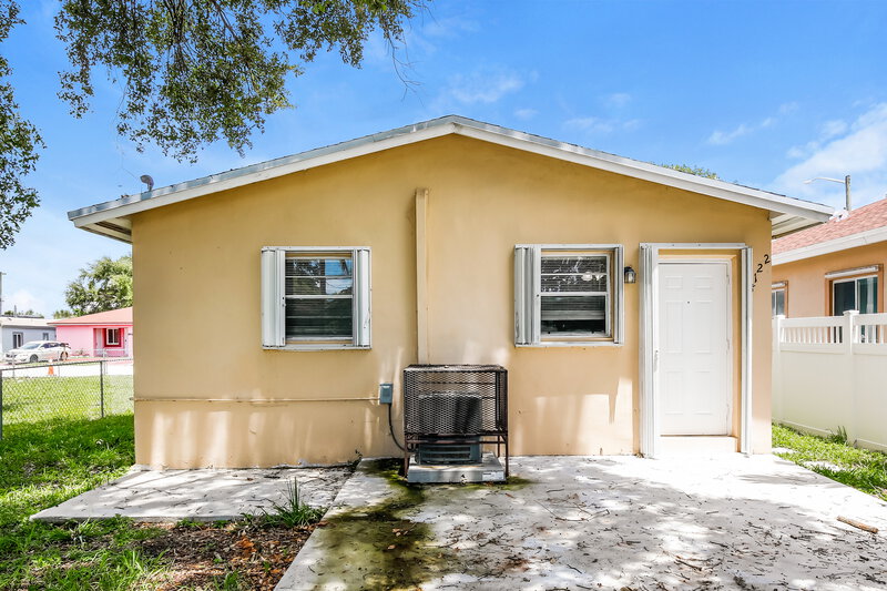 2,110/Mo, 2218 Farragut Street Hollywood, FL 33020 Rear View