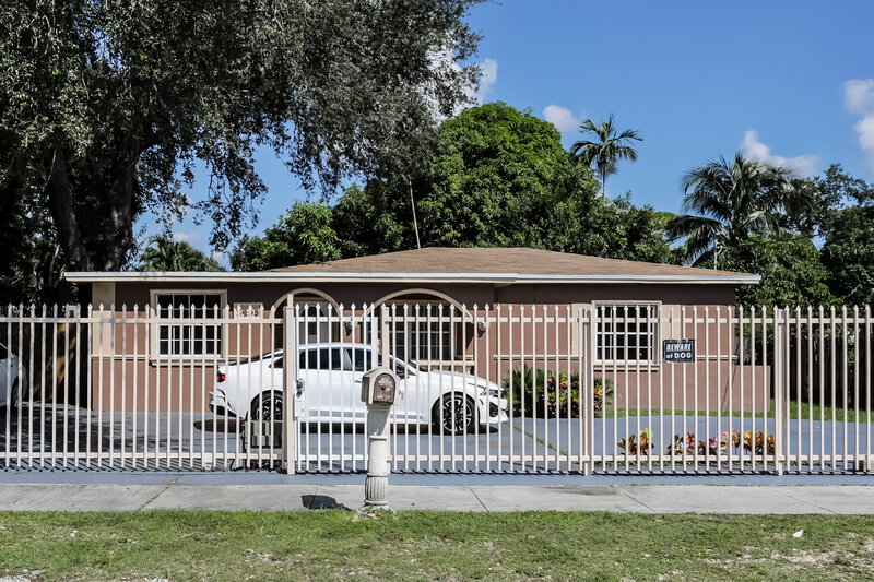 1,975/Mo, 2455 NW 99 ST Miami, FL 33147 External View
