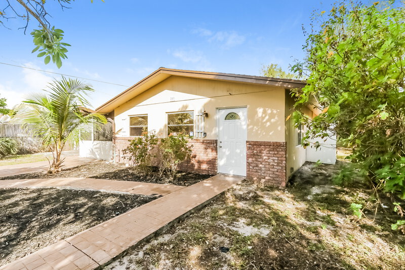 2,600/Mo, 201 Newcastle Street Boca Raton, FL 33487 Front View