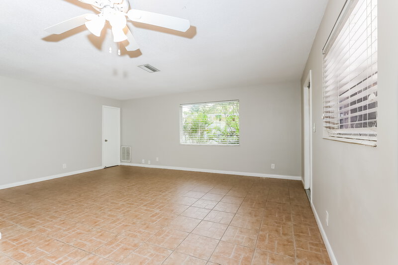 2,600/Mo, 201 Newcastle Street Boca Raton, FL 33487 Living Room View